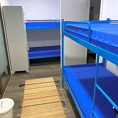 Vagabond Vieiras Beds & Communal Dinner Included Le-210 ホテル ベガ・デ・バルカルセ