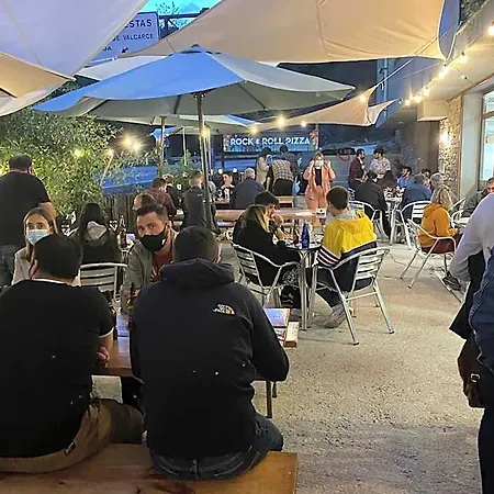 Vagabond Vieiras Beds & Communal Dinner Included Le-210 ホテル *